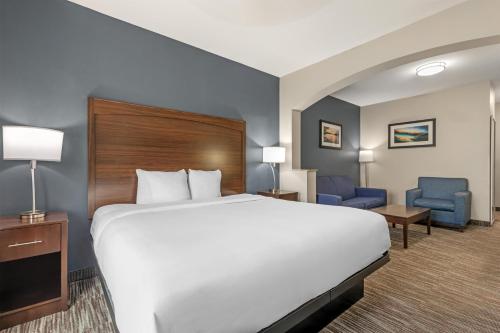 Best Western Plus Lake Dallas Inn & Suites