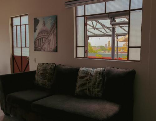 Postcard Loft View of Volcanoes, Just Steps from Zócalo