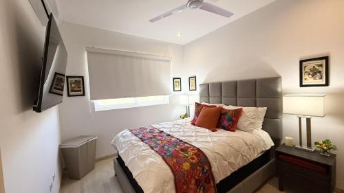 2 Condos 6 Br with Pool, Rooftop Jacuzzi and View