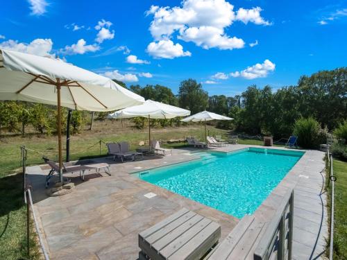 สระว่ายน้ำ, Beautiful farmhouse with swimming pool in ชิตตา ดิ กาสเทลโล