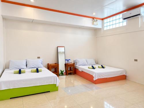 2 queen beds