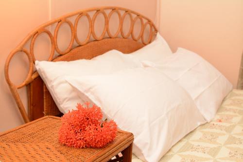 Windjammer International Cuisine & Comfort Inn - image 2