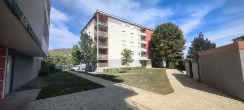 Résidence des volcans d'auvergne parking balcon WiFi lit180X200