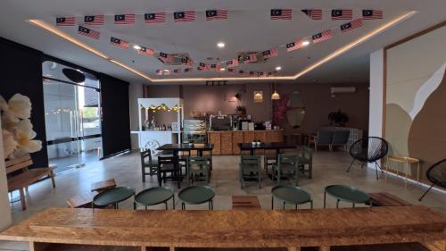 Restauracja, Al-Waqf Design Suite @ AGhome (Near Mydin Tunjong) in Wakaf Che Yeh