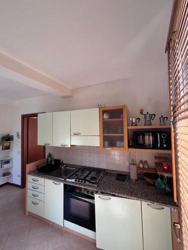 Tiny Apartment Olivewood in Mezzane Di Sotto