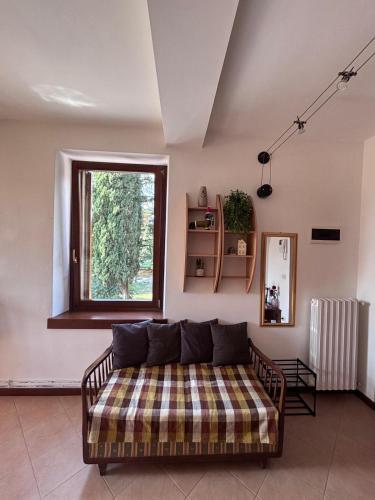 Tiny Apartment Olivewood in Mezzane Di Sotto