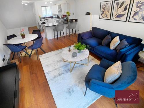 Knaphill - 2 Bedroom Terrace House - With Garden in Woking