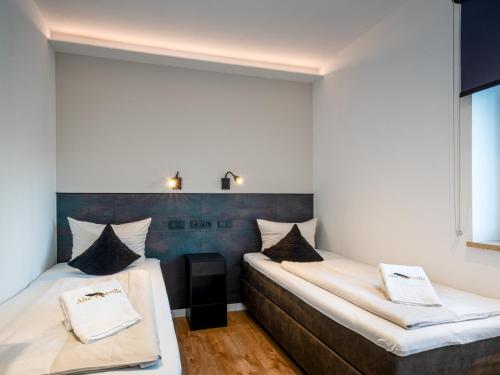 2 bedrooms, 4 beds