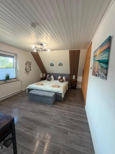 Nahe Kiel, Neues Ferienhaus an der Ostsee mit Sauna,Kamin und Garten,Parkplatz,5 Betten, 3 Schlafzim in Osdorf