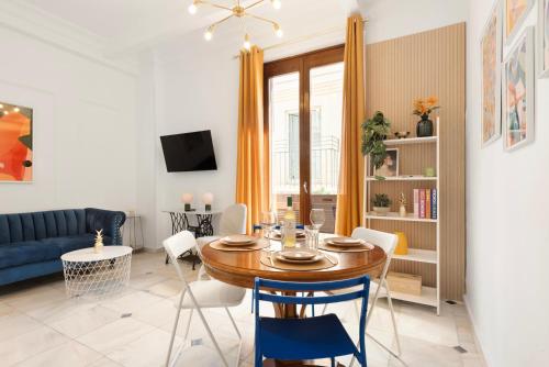 Renovated Apartment in Soho by Pineapple Homes