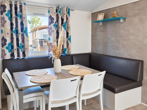 L'Azur MobilHome 6 personnes Camping 4 étoiles Piscine Proche des Plages du Barcarès