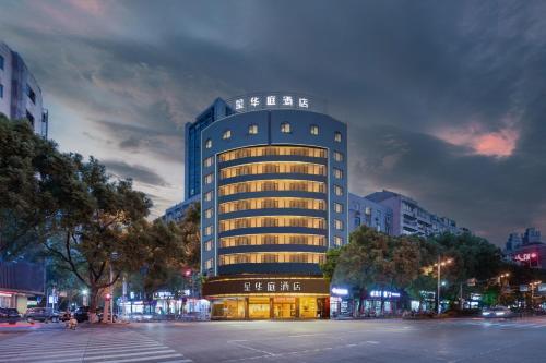 Xinhuating Business Hotel