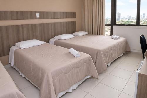 3 twin beds