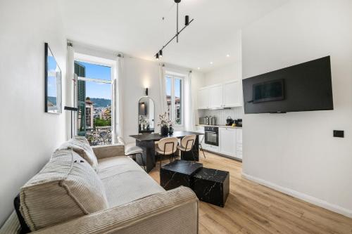 3BR Duplex for 6 - Nice Port Quarter | By Airnest