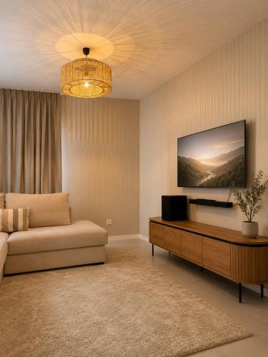 Modern 2BR Apartment with Pool&Terrace Golden Mile