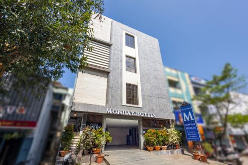 Monday Hotels Rajahmundry