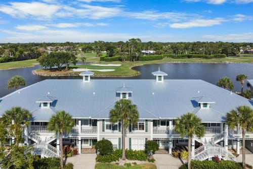 Stylish 2BR Golf Condo at Lely Resort -Pool,Gym in Lely Resort (FL)