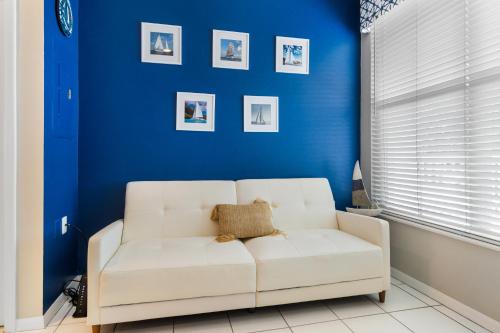 Stylish 2BR Golf Condo at Lely Resort -Pool,Gym in Lely Resort (FL)