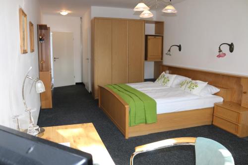 Hotel Torgauer Brauhof Hotel Torgauer Brauhof is conveniently located in the popular Torgau area. Offering a variety of facilities and services, the hotel provides all you need for a good nights sleep. Free Wi-Fi in all ro