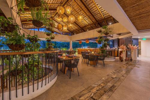 مطعم, Azura Beach Resort - All Inclusive - Adults Only in سمارة