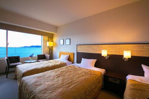 Triple Room with Sea View - Non-Smoking
