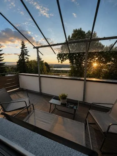 Seeblick-Apartment am Bodensee bei Konstanz mit großer Terrasse in Reichenau, Deutschland