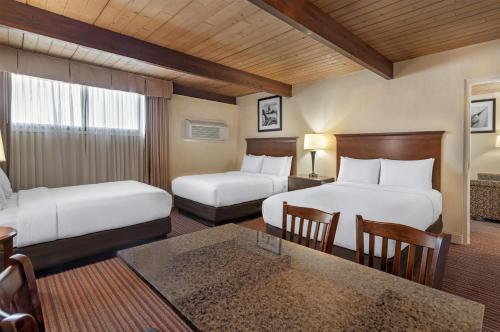 2 bedrooms, 4 beds