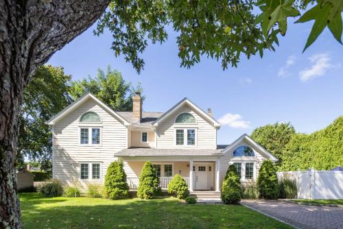Rove Travel - Saltmeadow - Home with Pool & BBQ in Westhampton Beach (NY)