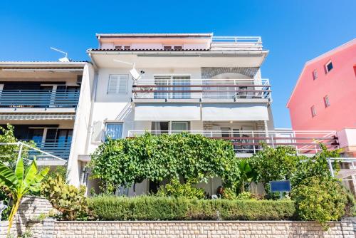 Apartments with parking space Crikvenica - 5553 2