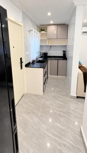 Kitchen, ELYSIUM PROPERTIES Apartamento moderno de 1 dormitorio en el centro de la ciudad de Bata in Bata
