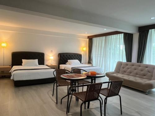 NJ INTHAI HOTEL in Pathum Thani