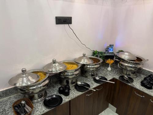 The Ridge Retreat, Jhandi in Lava