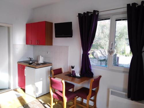 مطبخ, Studios Adriatic in Savina Monastery