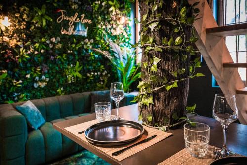 Secret Jungle - XL Rain Shower - Home Cinema