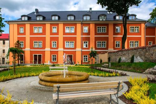 Uzdrowisko Cieplice - Jelenia Góra - Długi Dom, Jelení Hora