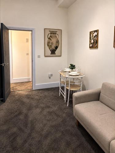 1MP-Stylish 1-Bed Apartment in the Heart of Batley in Batley
