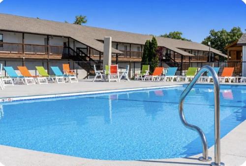 Poolside Retreat at Kimberling Crossing in Кімберлінг Сіті