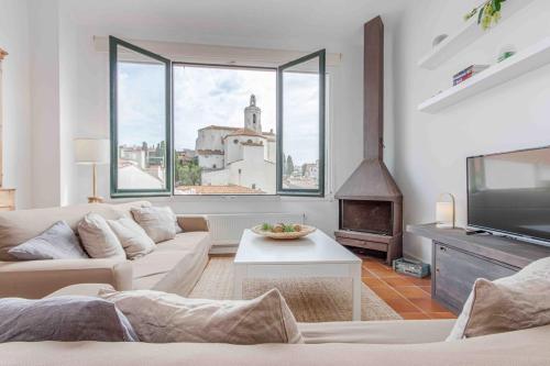 Cadaqués Downtown House with Parking