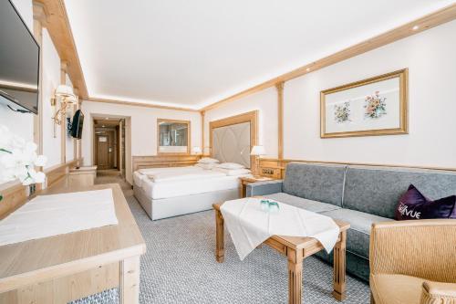 1 queen bed, 1 twin bed, 1 sofa bed