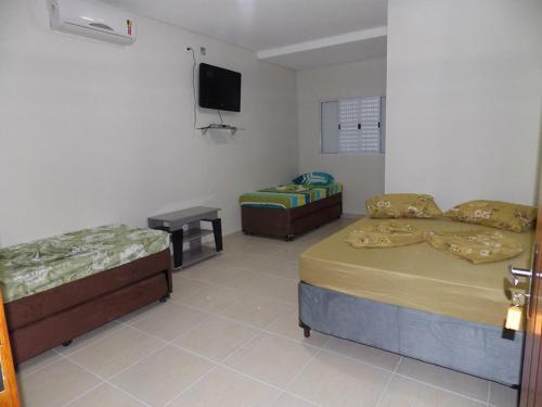 3 twin beds