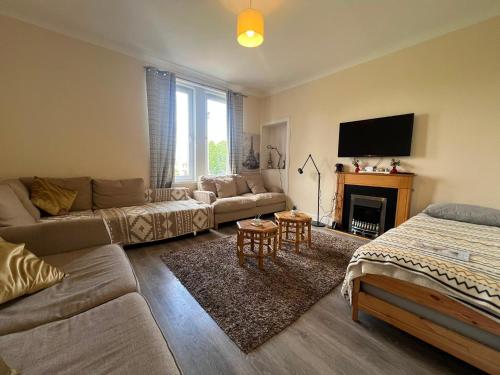 Beach & City Access - 2 Floors, Full Kitchen, Free Parking
