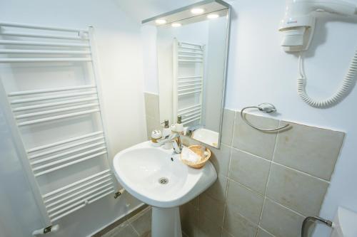 Maisonette Apartments - image 4