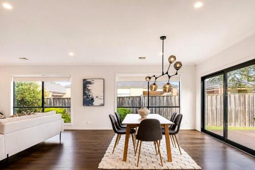 Spacious 5 Bed Designer Home Point Cook in Point Cook