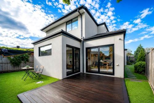 Spacious 5 Bed Designer Home Point Cook in Point Cook