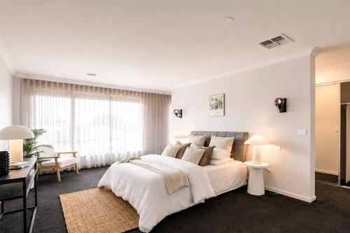 Spacious 5 Bed Designer Home Point Cook in Point Cook