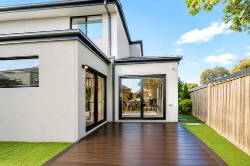 Spacious 5 Bed Designer Home Point Cook in Point Cook