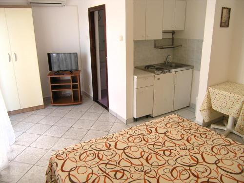 Studio with Sea View image 9