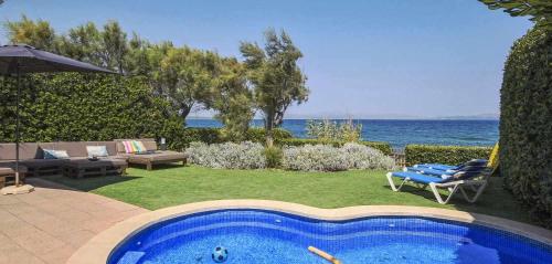 Villa con piscina frente al mar para 6 personas
