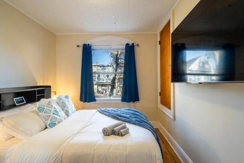 Modern Comfort Minutes from NYC, Free Parking