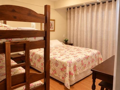 1 double bed, 2 bunk beds